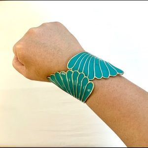 NWOT Teal/Gold Enamel Feather Chunky Bracelet